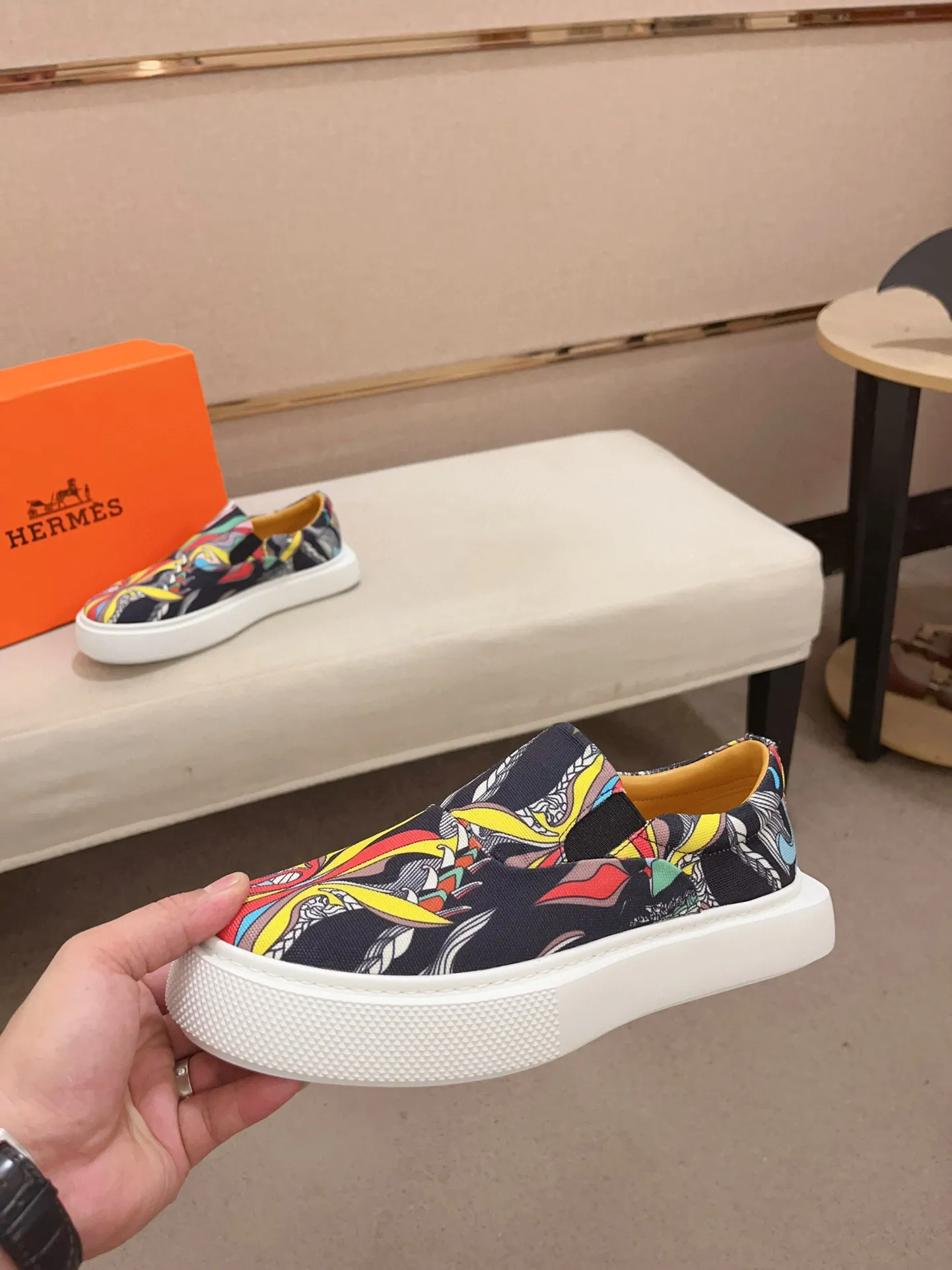 Men's clothing and shoes💰: 442💰《HERMES》【Classic original single version】Hermès; top 🔝purchase agent🔍🔍men's latest 🇺🇸 counter sales simultaneously, imported from Italy original ▲▲cowhide ▲▲ (high-end, nobility, class) ) Exquisite workmanship (Italian 🇮🇹 imported water-dyed 🐂 cowhide lining) sole: original sole provided by the original factory, ⚠️exclusive double-layer activity·TPR·rubber·combined molded outsole; super comfortable·wear-resistant·non-slip·environmental protection The real thing is more beautiful if you take the real thing (high quality, follow the order). You can enter and exit the counter at will * Number of yards: 38-44 (45 can be customized and cannot be returned or exchanged)
